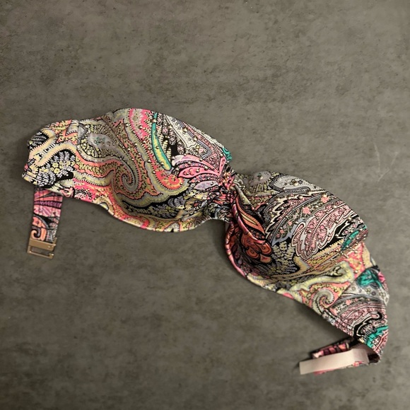 Victoria’s Secret Bikini Top - Floral Pattern - Size 32D - Picture 1 of 7